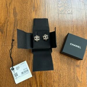 AUTH BNWT CHANEL Black and Gold Logo Earrings